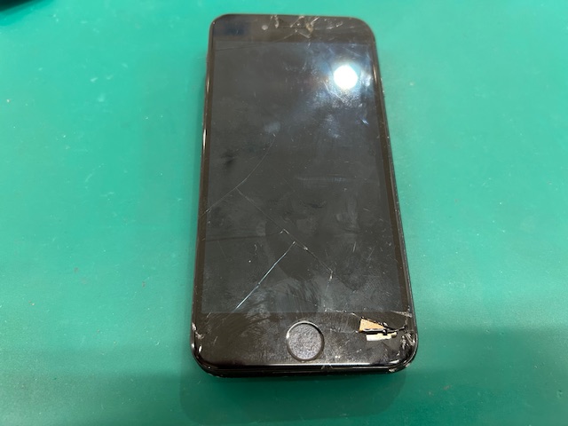 iPhone SE2（アイフォンエスイーツー）液晶画面交換修理ならスマホ修理工房アル・プラザ小杉店へ